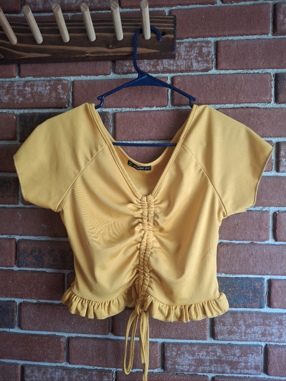 Yellow ruched crop top with tie detail Size L